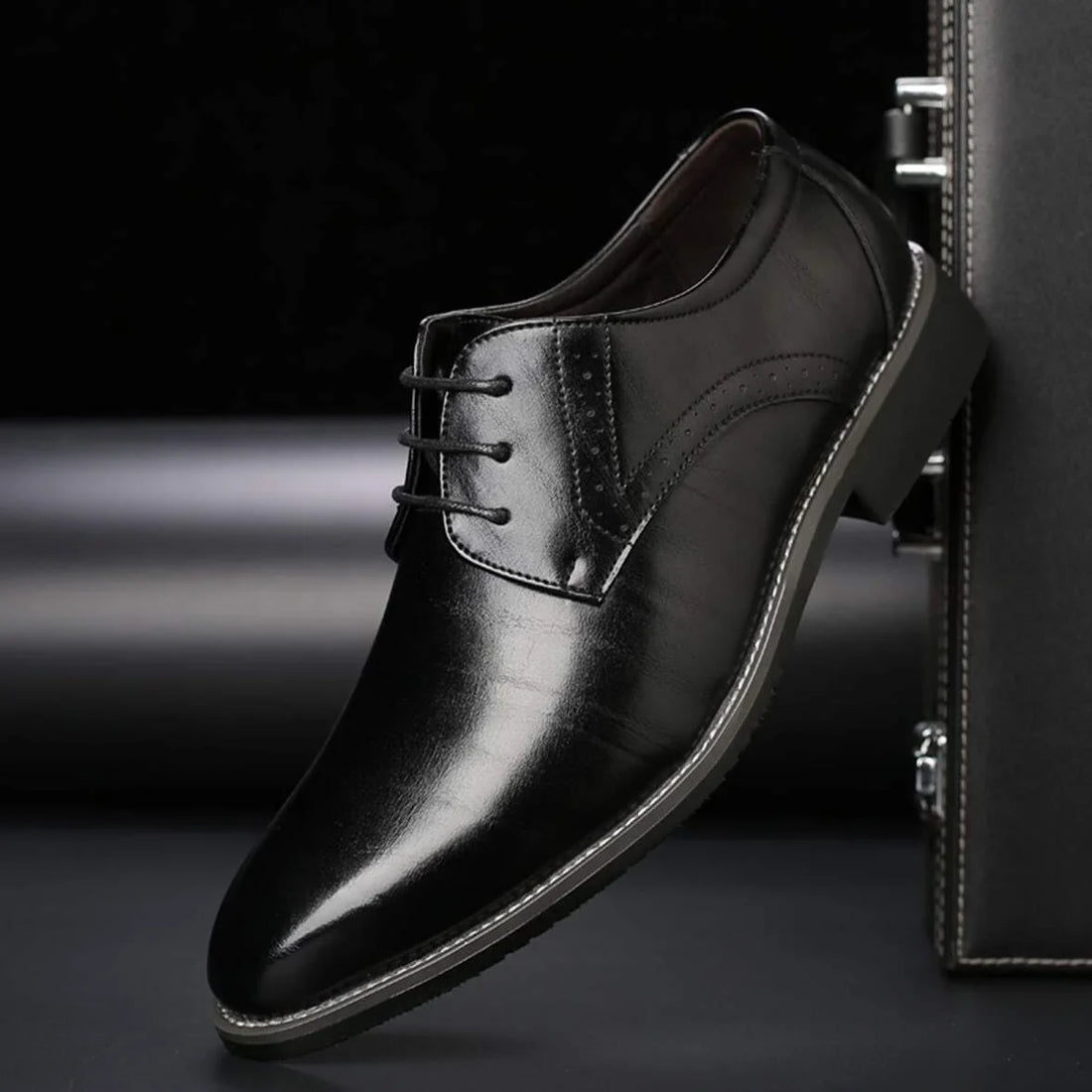 Men’s Oxford Dress Shoes – Brogue Detail – Closed Lace – Formal Fit