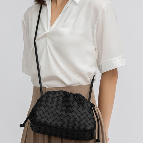 Women’s Woven Cloud Messenger Bag – Lightweight Style with Everyday Functionality